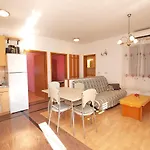 아파트 Alma 879 *